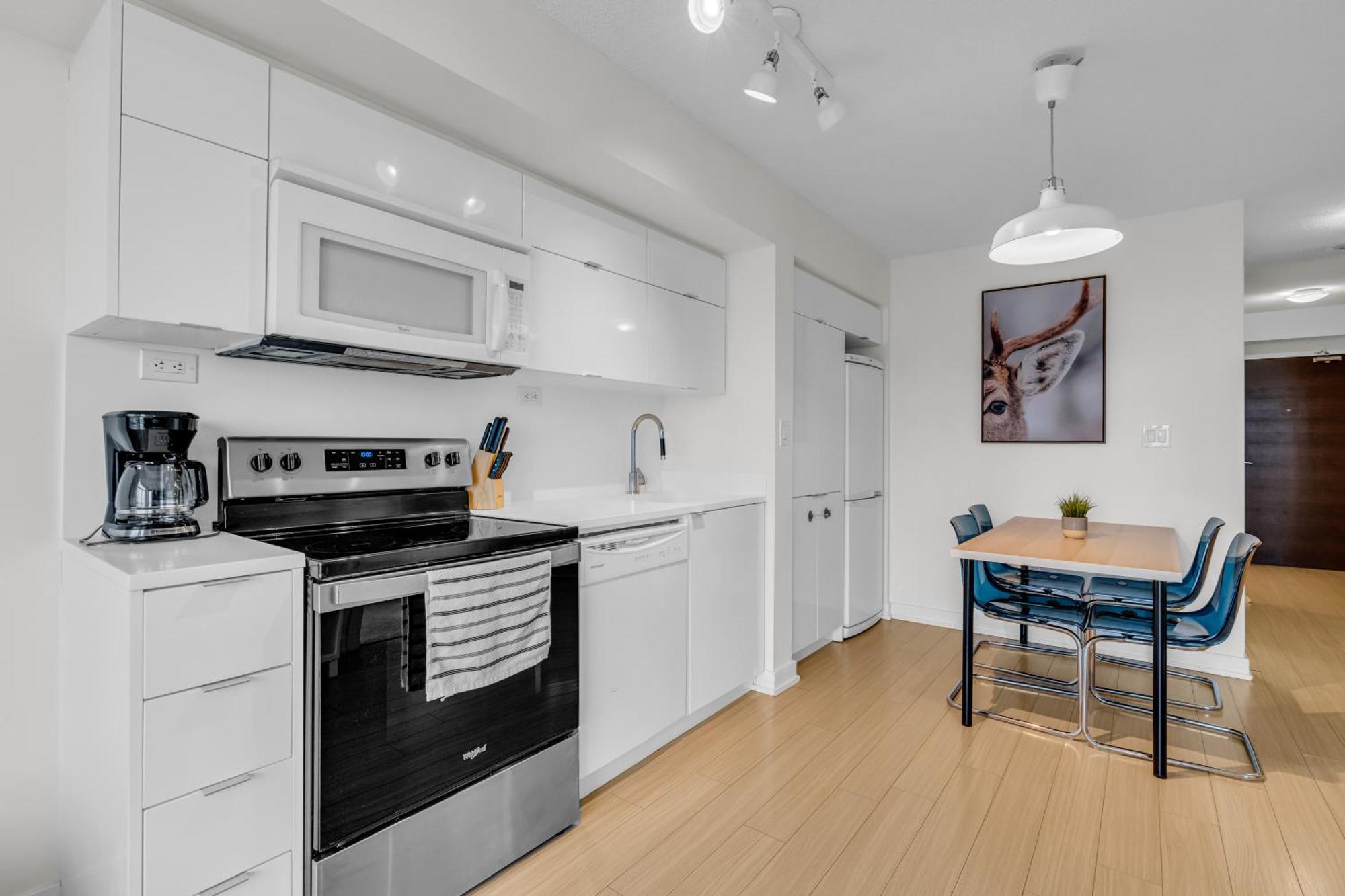 City Downtown Suites Торонто Екстериор снимка